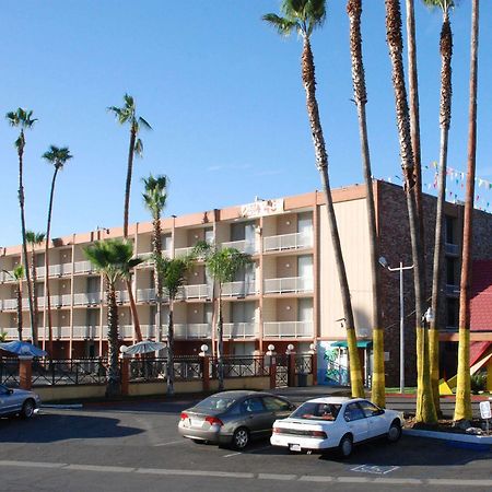 Regency Inn And Suites 볼드윈파크 외부 사진