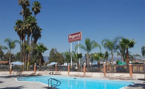 Regency Inn And Suites 볼드윈파크 외부 사진