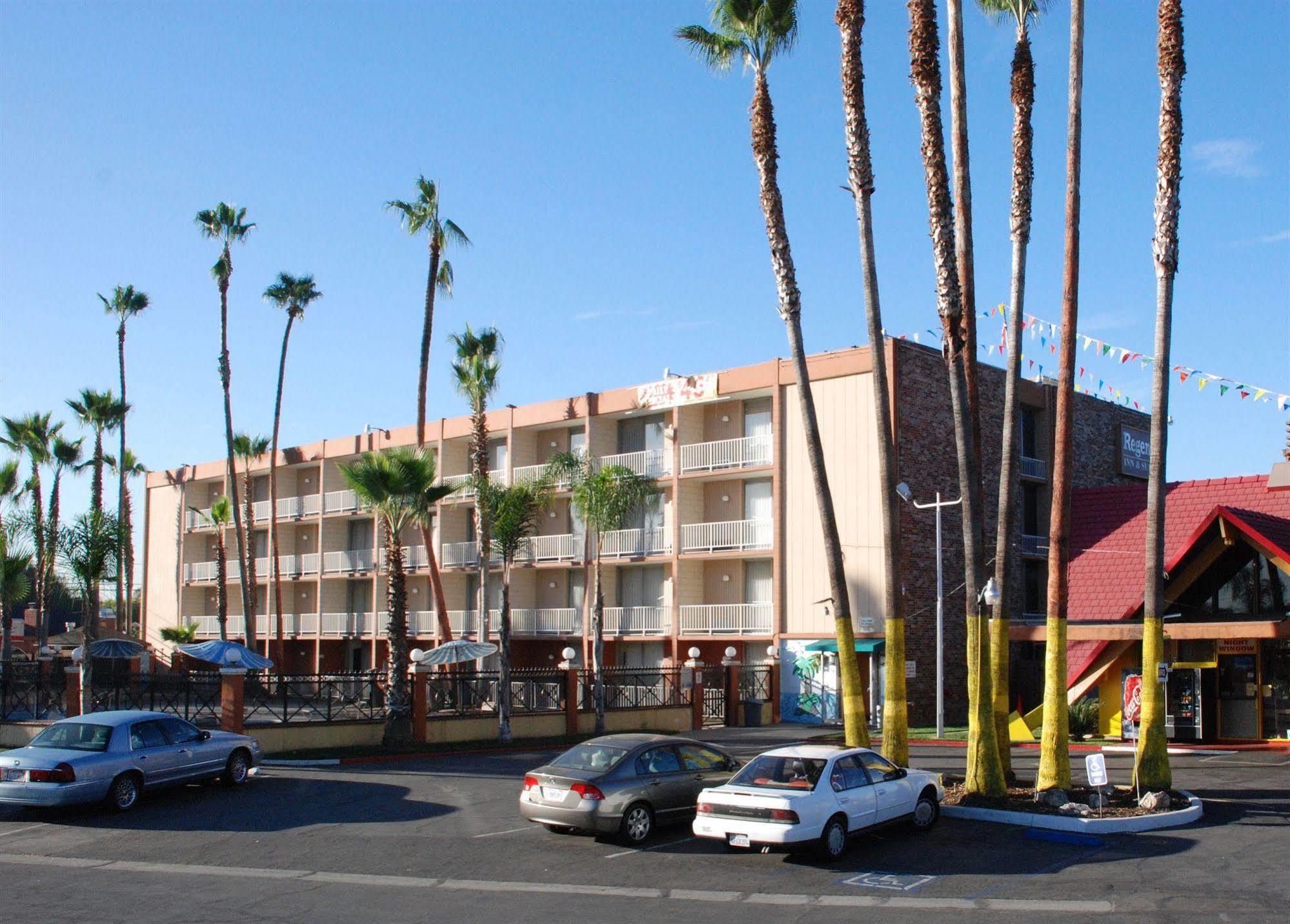 Regency Inn And Suites 볼드윈파크 외부 사진